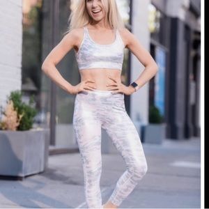 Womens size Med and Small matching prismSport mitalic camo matching set